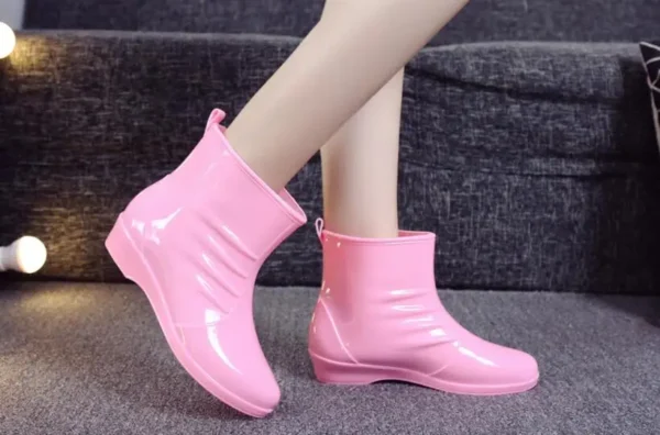 Stylish and Comfortable Women's Waterproof Boots with Inner Tube Insulation and Anti-Skid Soles