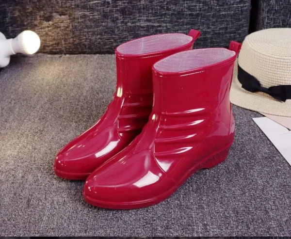 Stylish and Comfortable Women's Waterproof Boots with Inner Tube Insulation and Anti-Skid Soles - Image 2